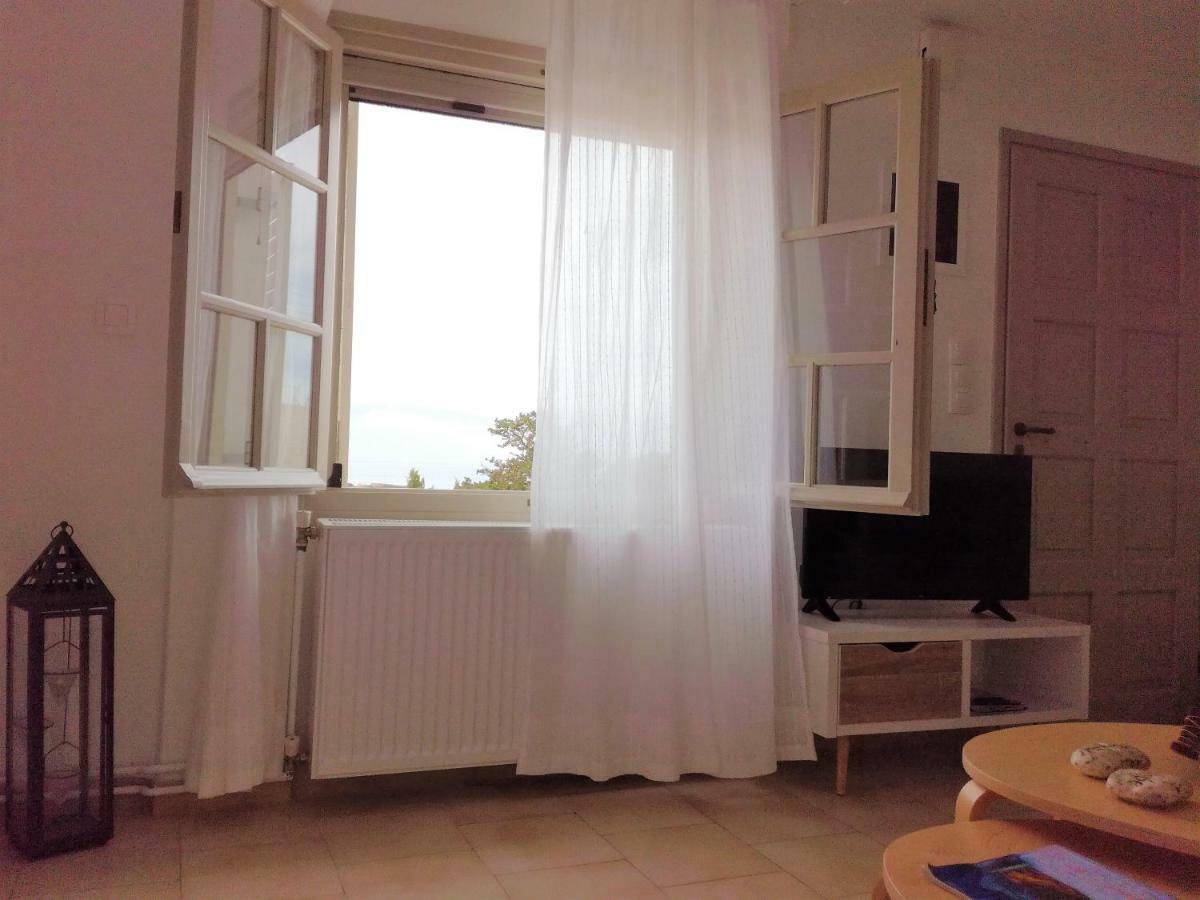 Nesaea Seafront House Villa Parasporos Bagian luar foto